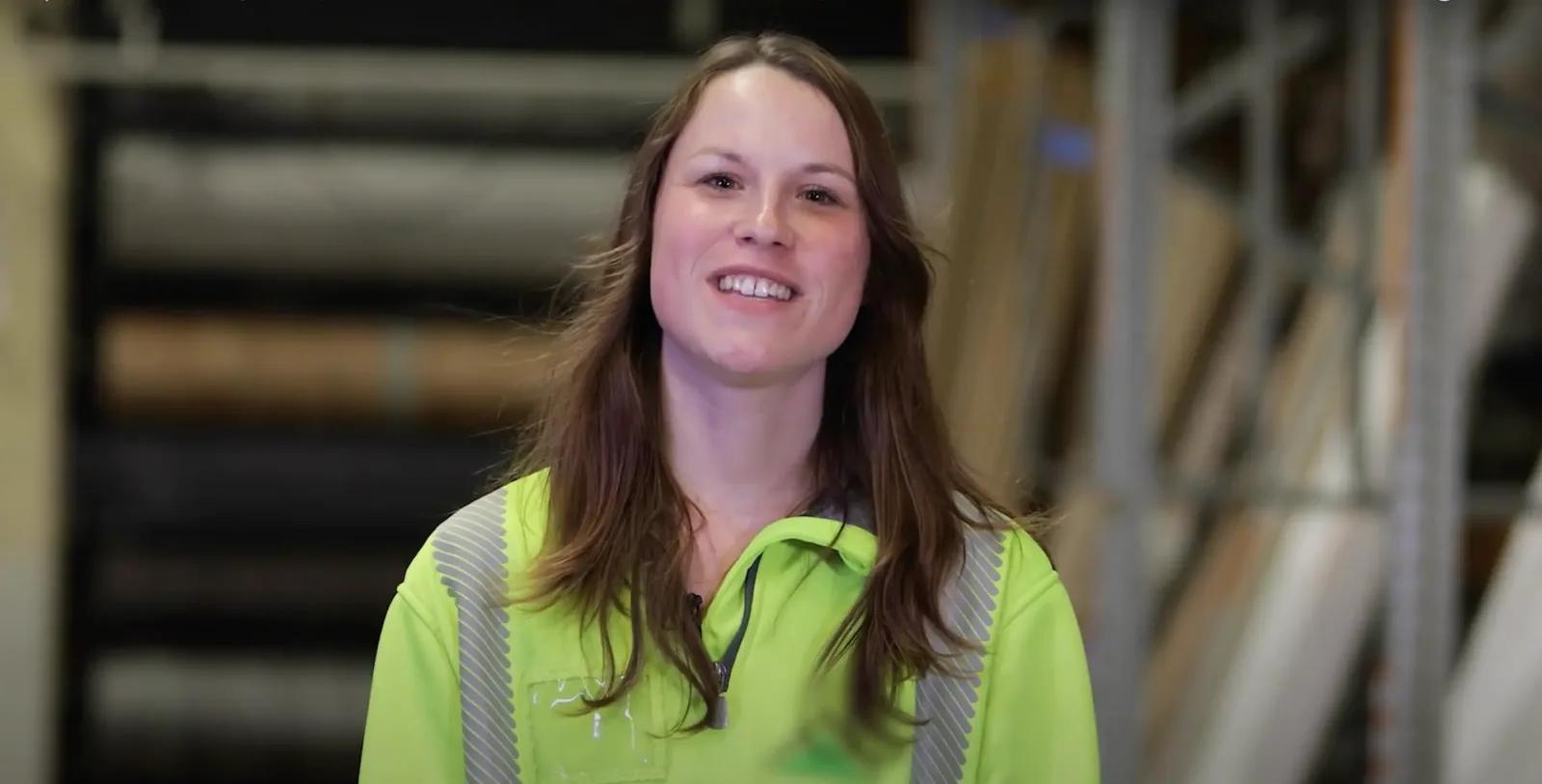 Laura, employée logistique