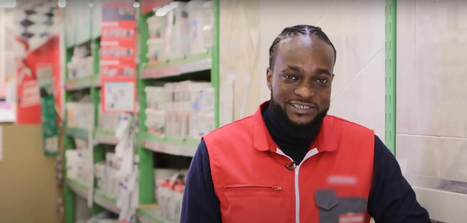 Steve, chef de secteur outillage, sanitaire et carrelage